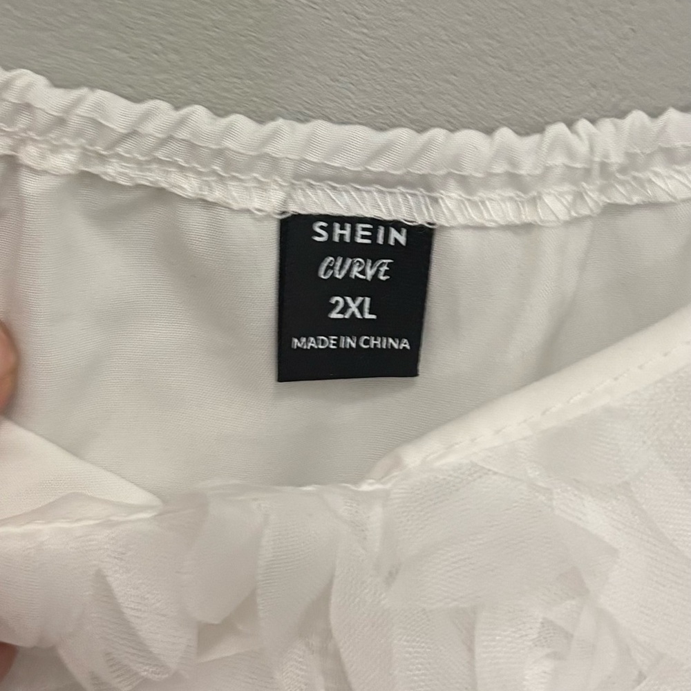 SHEIN White Floral Textured Blouse - Picture 5 of 5